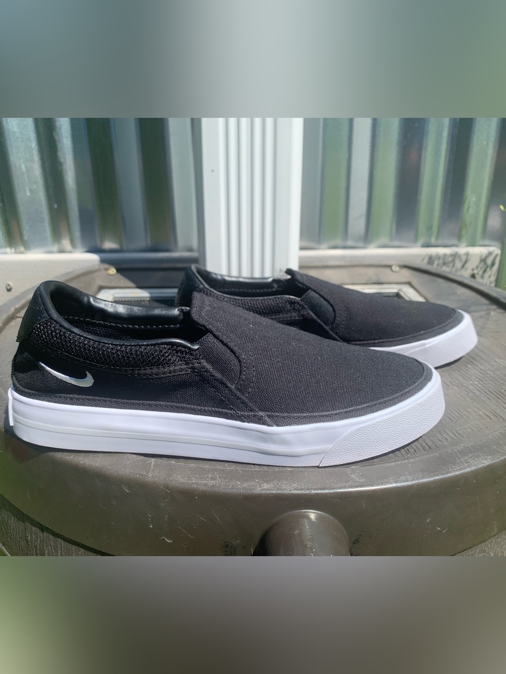 Women’s Nike Court Legacy Slip-On
Nike CW7540-002
Women’s size 6.5